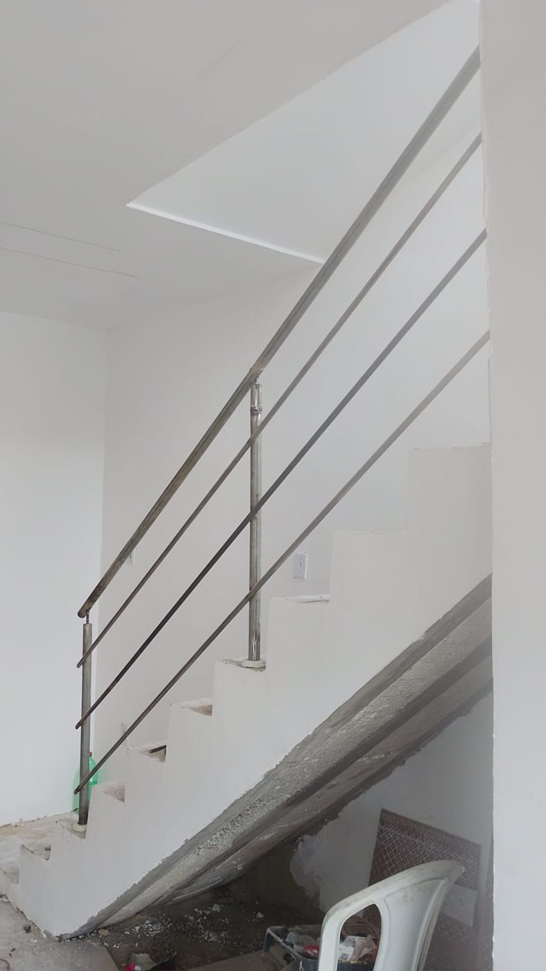 Guarda-corpo em tubos inox — trabalho real da Bruno Soldas Especiais