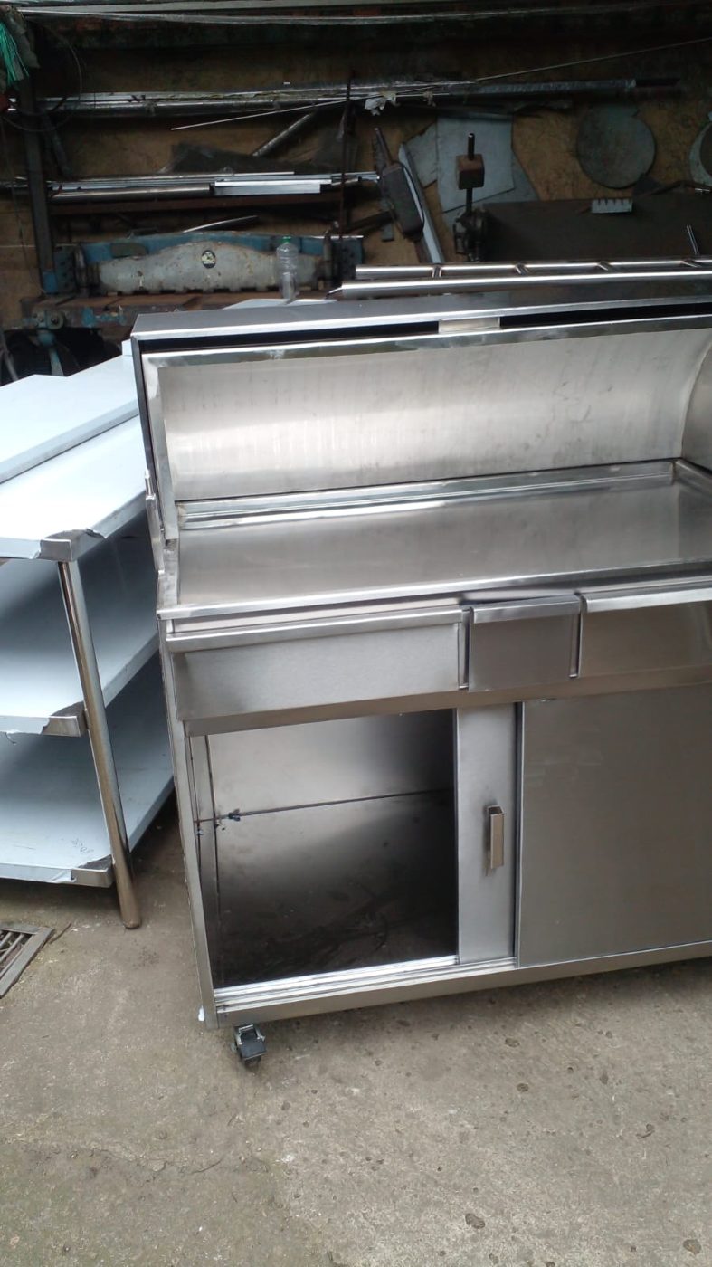 Armário em inox com portas — trabalho real da Bruno Soldas Especiais