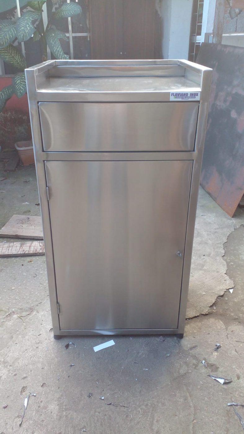 Lixeira em aço inox — trabalho real da Bruno Soldas Especiais