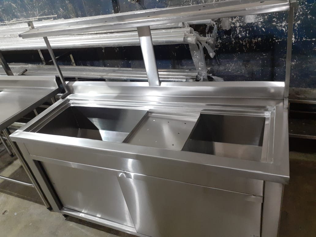 Bancada com cubas em aço inox — trabalho real da Bruno Soldas Especiais